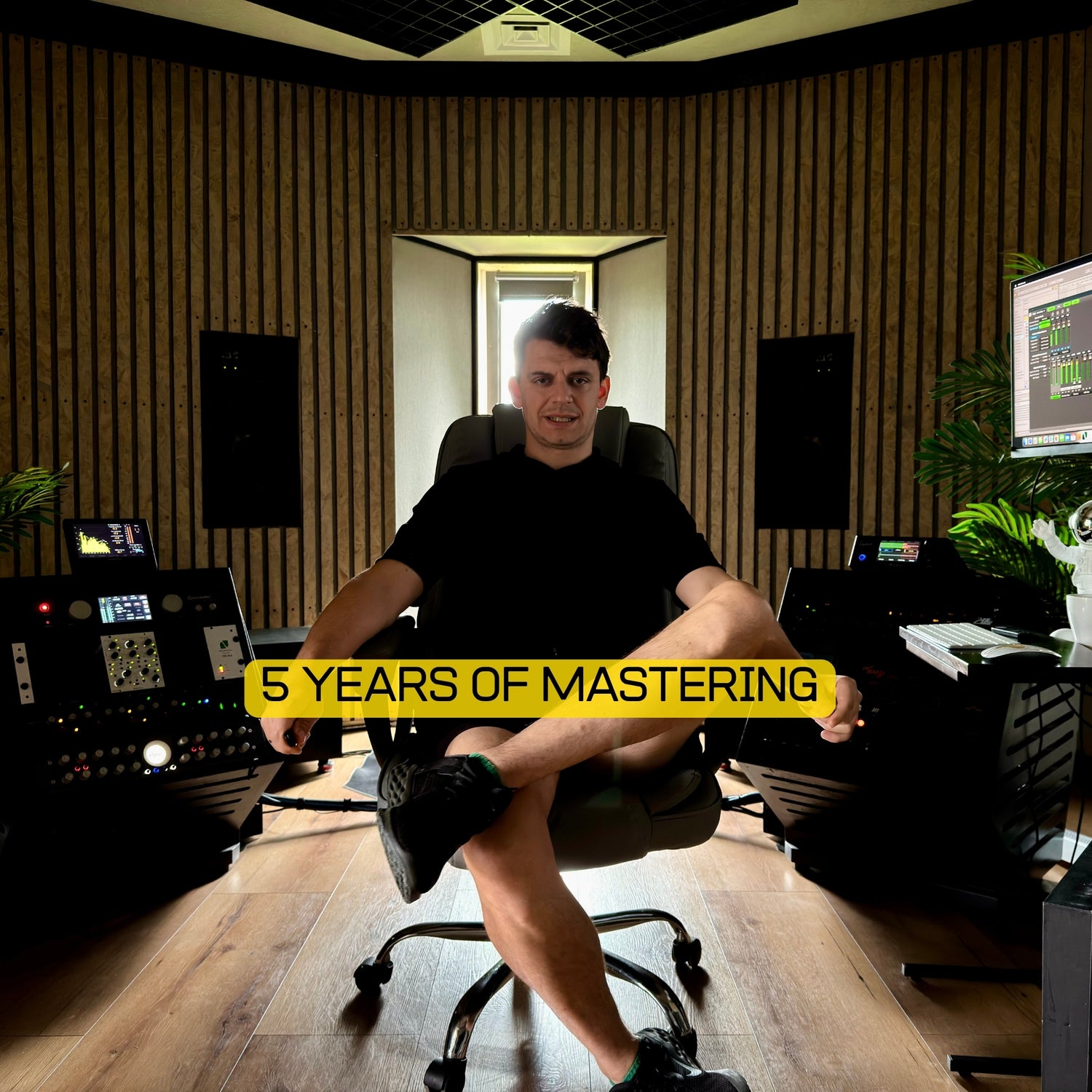 Black View Studio 5 years of professional mastering lessons focused on ear training, calibration, monitoring and final decisions.
