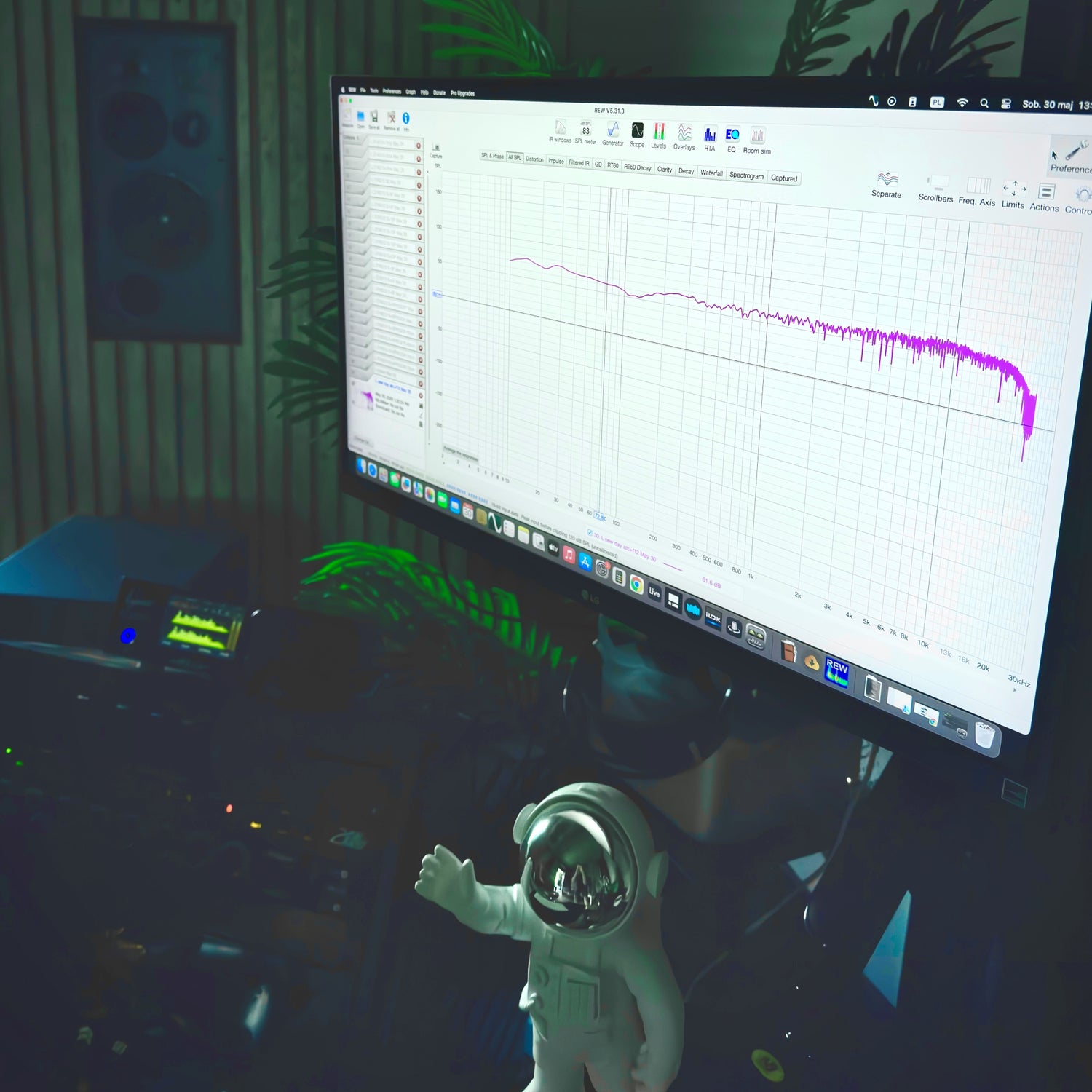 Black View Studio room calibration for club translation mastering and accurate final decisions in electronic music.